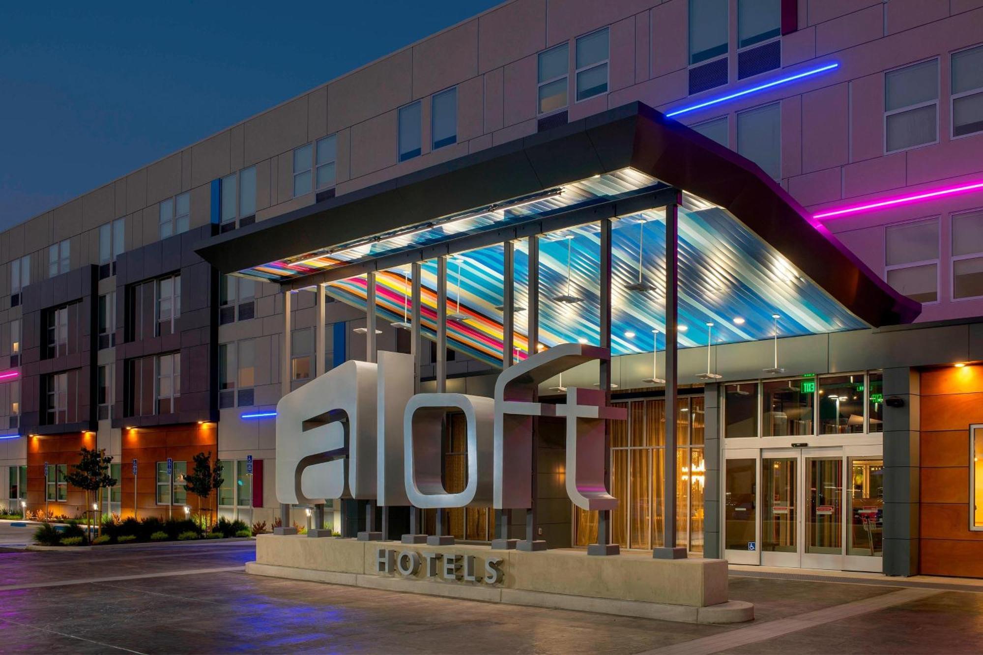 ホテル Aloft Indianapolis Downtown エクステリア 写真